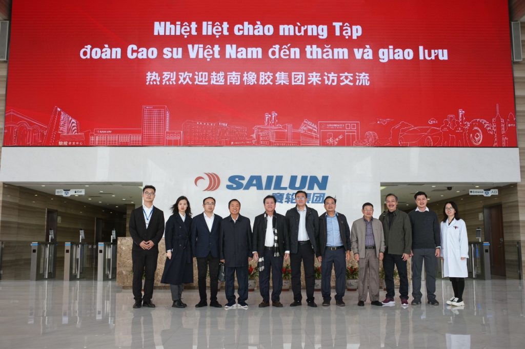 Lãnh đạo VRG làm việc với các đối tác cao su tại Trung Quốc